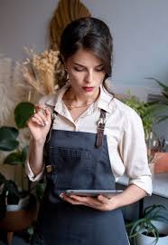 Официант/официантка