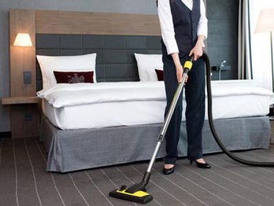 Сотрудники по уборке апартаментов